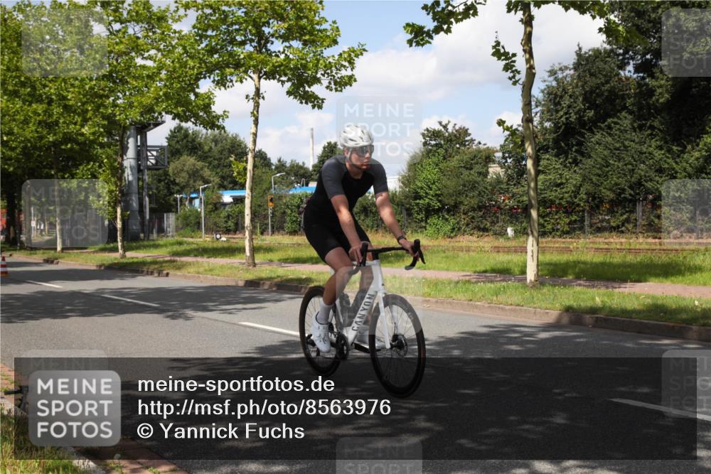 10.08.2025 - GEWOBA Citytriathlon Bremen Yannick Fuchs http://msf.ph/oto/8563976 10.08.2025 12:41:48 Radfahren 614, 623, 663, 923, 926, 983 meine-sportfotos.de