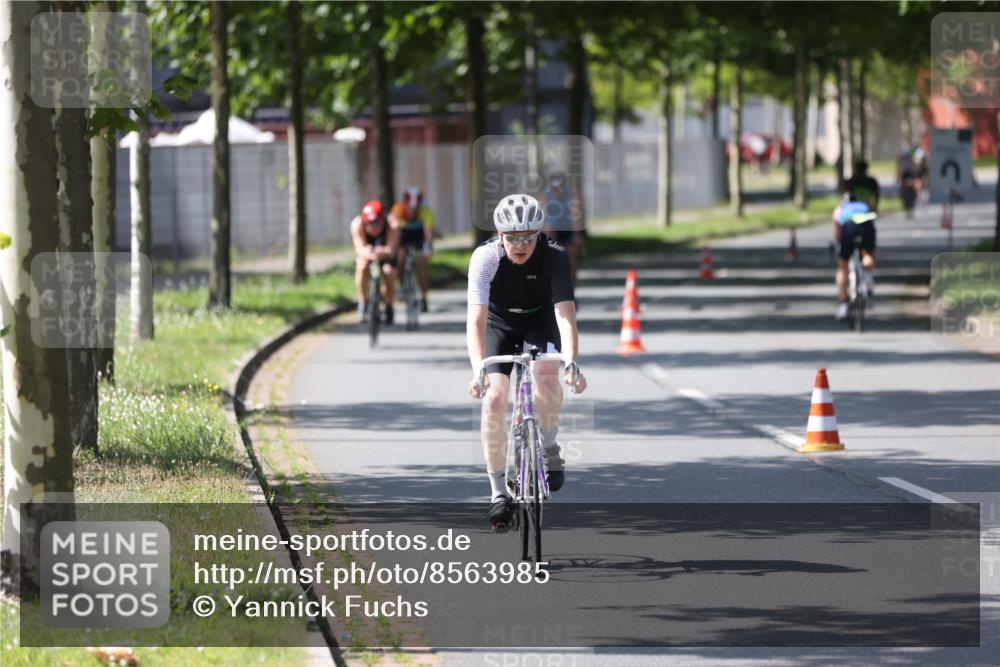 10.08.2025 - GEWOBA Citytriathlon Bremen Yannick Fuchs http://msf.ph/oto/8563985 10.08.2025 14:39:19 Radfahren 18, 84, 94, 126, 130, 174, 281, 283, 427 meine-sportfotos.de