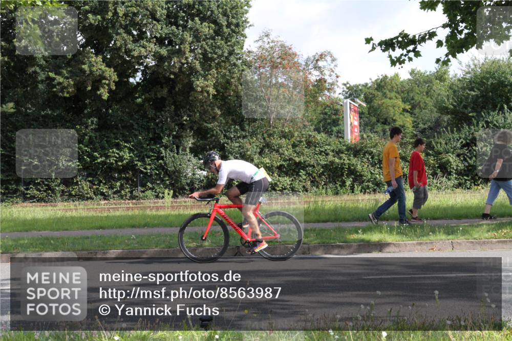 10.08.2025 - GEWOBA Citytriathlon Bremen Yannick Fuchs http://msf.ph/oto/8563987 10.08.2025 10:54:15 Radfahren 427, 451, 461, 492, 500 meine-sportfotos.de