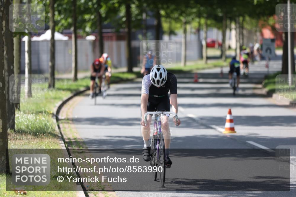 10.08.2025 - GEWOBA Citytriathlon Bremen Yannick Fuchs http://msf.ph/oto/8563990 10.08.2025 14:39:20 Radfahren 18, 84, 94, 126, 130, 174, 281, 283, 427 meine-sportfotos.de