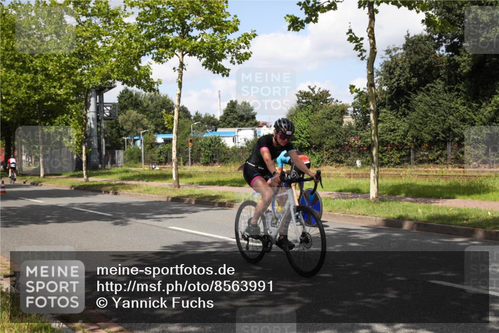 10.08.2025 - GEWOBA Citytriathlon Bremen Yannick Fuchs http://msf.ph/oto/8563991 10.08.2025 12:41:57 Radfahren 614, 623, 923, 926, 983, 1003 meine-sportfotos.de