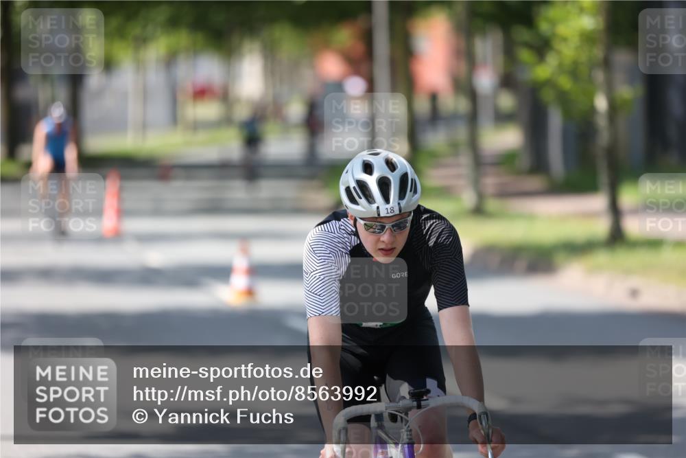 10.08.2025 - GEWOBA Citytriathlon Bremen Yannick Fuchs http://msf.ph/oto/8563992 10.08.2025 14:39:21 Radfahren 18, 84, 94, 101, 126, 130, 174, 281, 283, 427 meine-sportfotos.de
