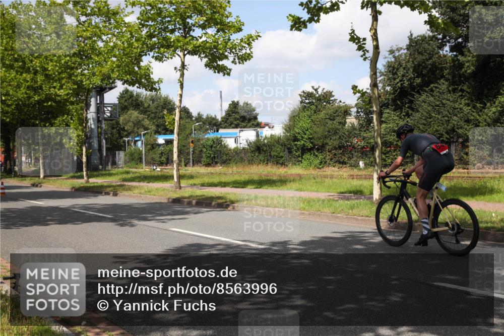 10.08.2025 - GEWOBA Citytriathlon Bremen Yannick Fuchs http://msf.ph/oto/8563996 10.08.2025 12:42:05 Radfahren 698, 923, 926, 1003 meine-sportfotos.de