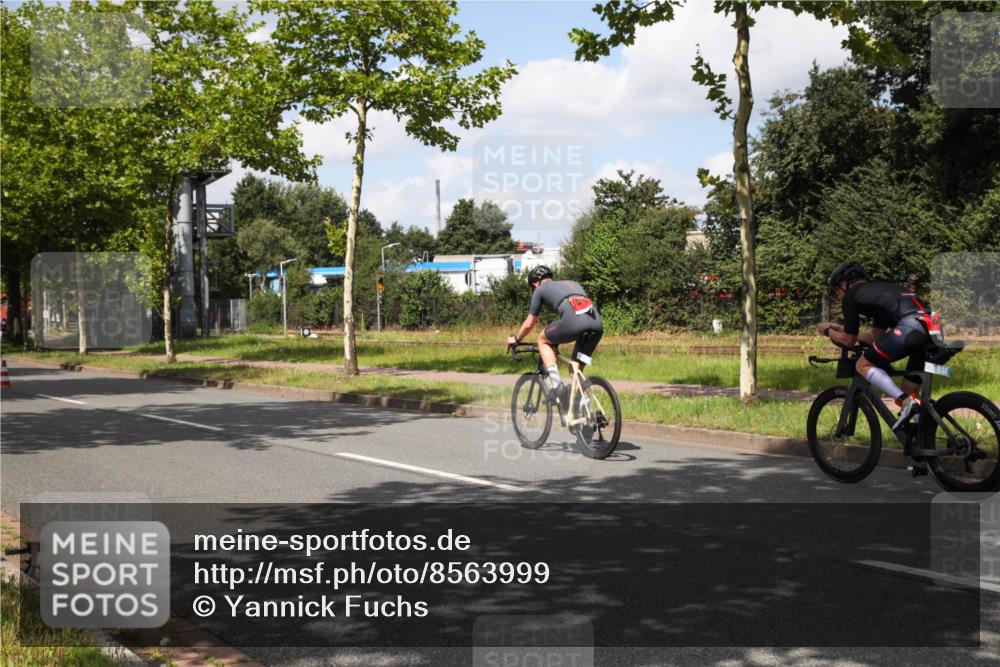 10.08.2025 - GEWOBA Citytriathlon Bremen Yannick Fuchs http://msf.ph/oto/8563999 10.08.2025 12:42:05 Radfahren 698, 923, 926, 1003 meine-sportfotos.de