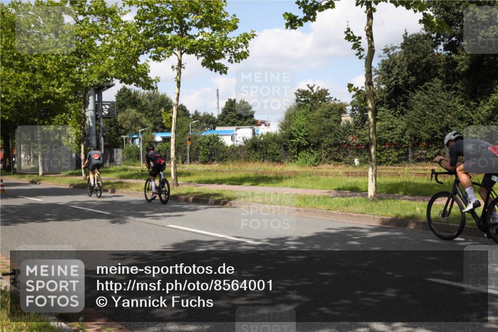 10.08.2025 - GEWOBA Citytriathlon Bremen Yannick Fuchs http://msf.ph/oto/8564001 10.08.2025 12:42:06 Radfahren 698, 754, 923, 926, 1003 meine-sportfotos.de