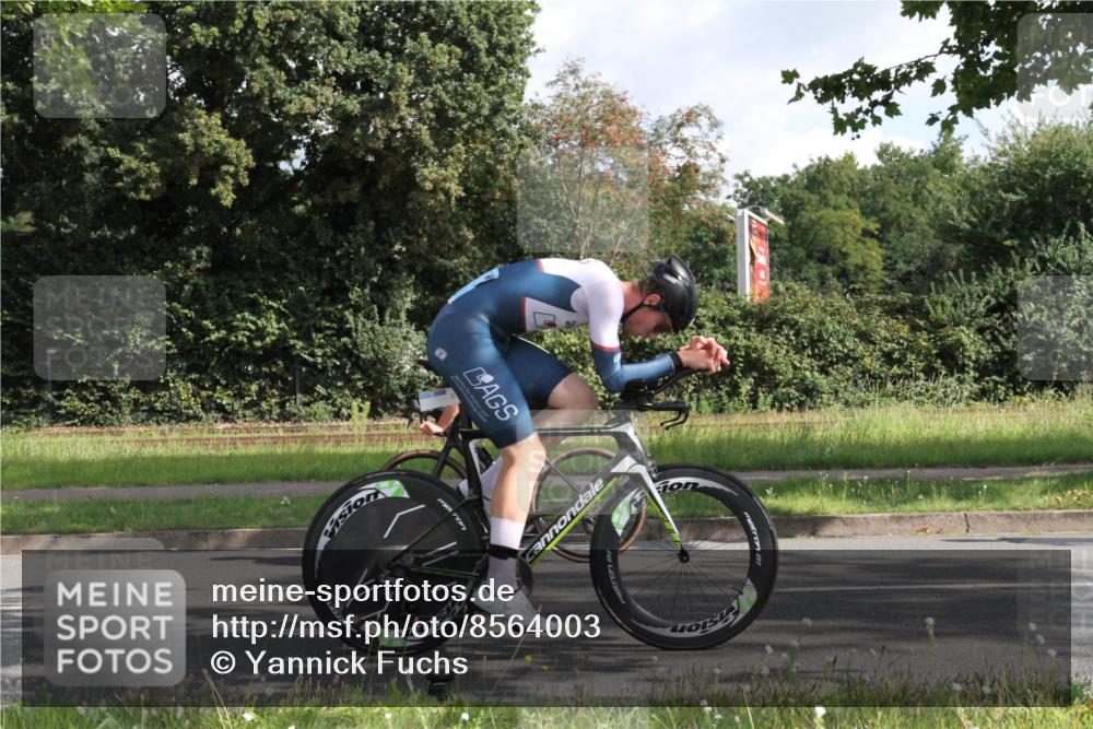 10.08.2025 - GEWOBA Citytriathlon Bremen Yannick Fuchs http://msf.ph/oto/8564003 10.08.2025 10:54:25 Radfahren 75, 123, 153, 356, 427, 492, 500 meine-sportfotos.de