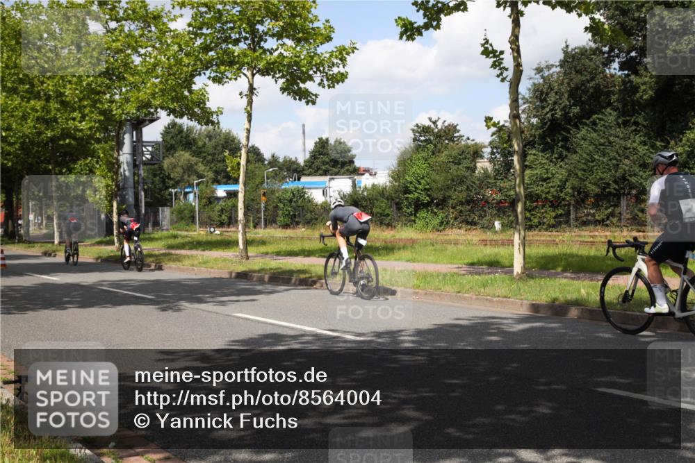 10.08.2025 - GEWOBA Citytriathlon Bremen Yannick Fuchs http://msf.ph/oto/8564004 10.08.2025 12:42:07 Radfahren 698, 754, 926, 1003 meine-sportfotos.de