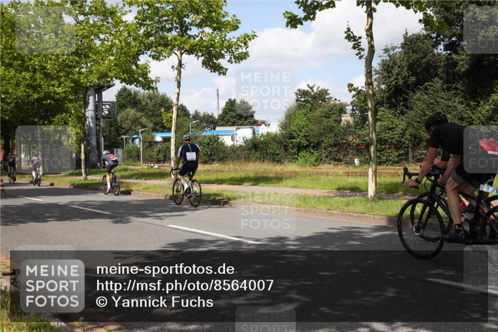 10.08.2025 - GEWOBA Citytriathlon Bremen Yannick Fuchs http://msf.ph/oto/8564007 10.08.2025 12:42:08 Radfahren 698, 754, 926, 1003 meine-sportfotos.de