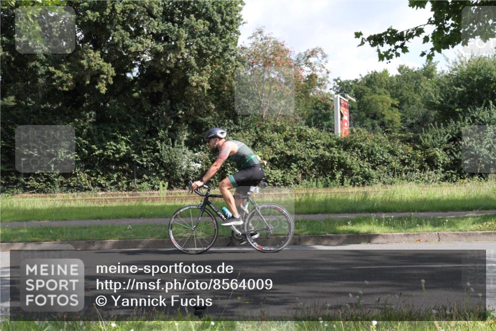 10.08.2025 - GEWOBA Citytriathlon Bremen Yannick Fuchs http://msf.ph/oto/8564009 10.08.2025 10:54:26 Radfahren 75, 123, 153, 356, 427, 492, 500 meine-sportfotos.de