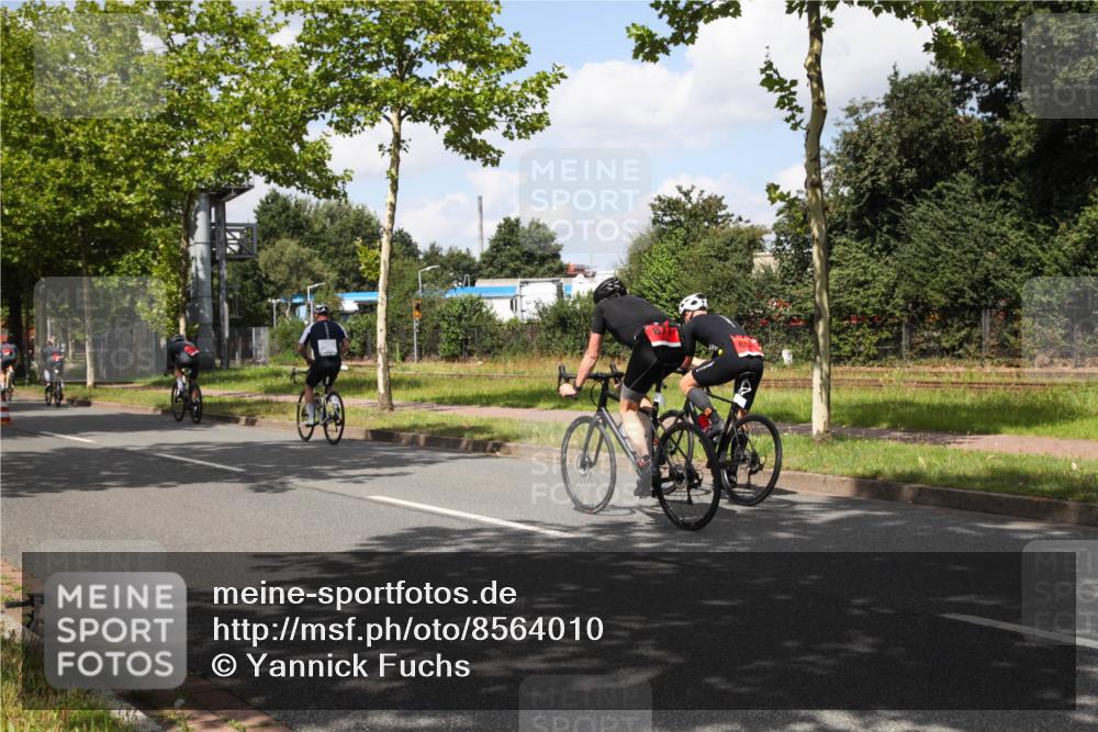 10.08.2025 - GEWOBA Citytriathlon Bremen Yannick Fuchs http://msf.ph/oto/8564010 10.08.2025 12:42:08 Radfahren 698, 754, 926, 1003 meine-sportfotos.de