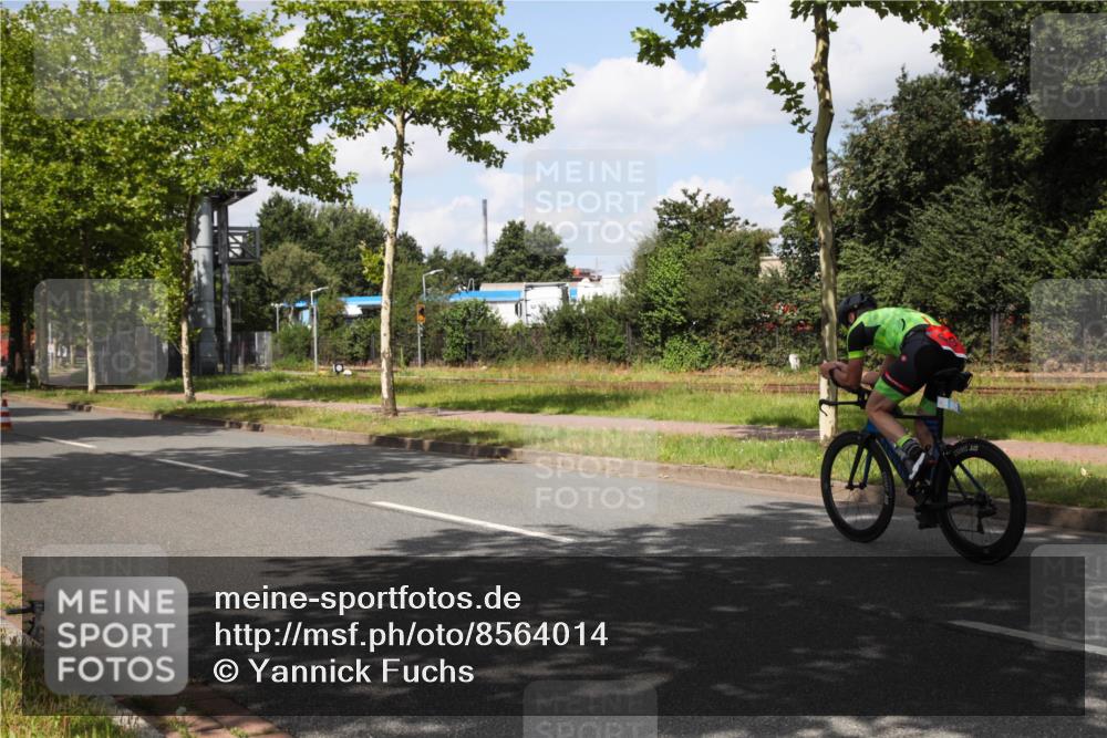 10.08.2025 - GEWOBA Citytriathlon Bremen Yannick Fuchs http://msf.ph/oto/8564014 10.08.2025 12:42:15 Radfahren 595, 613, 698, 754, 1003 meine-sportfotos.de