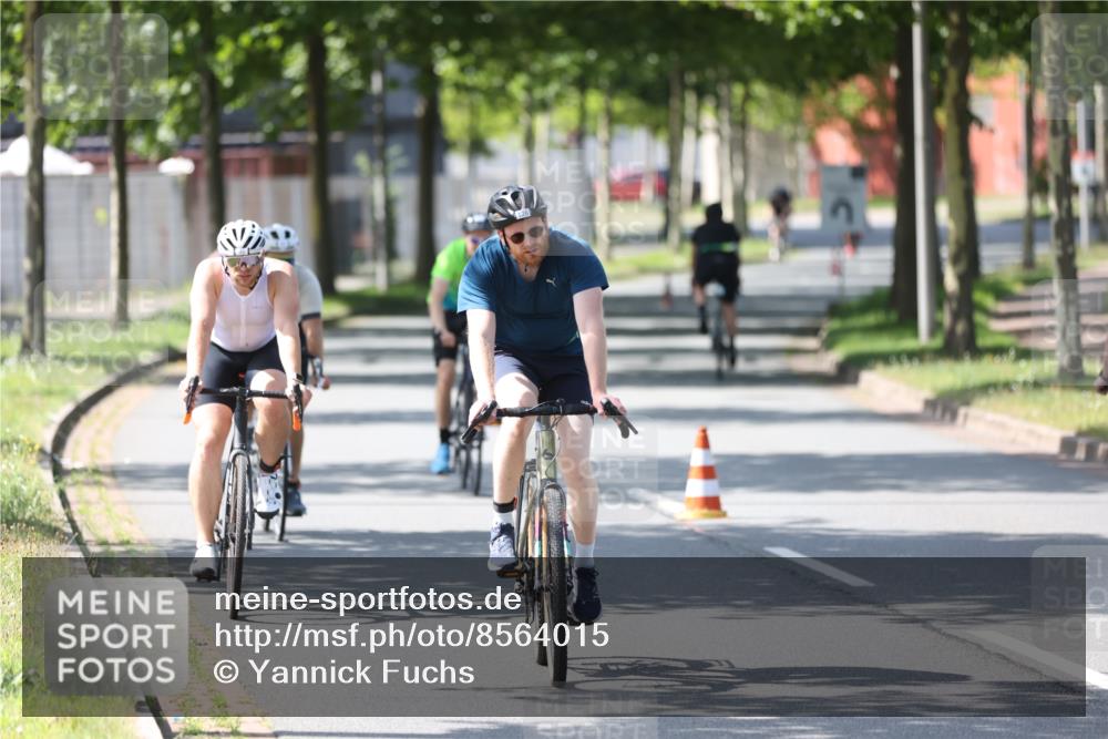 10.08.2025 - GEWOBA Citytriathlon Bremen Yannick Fuchs http://msf.ph/oto/8564015 10.08.2025 14:39:33 Radfahren 18, 84, 90, 94, 101, 126, 174, 281, 283, 334 meine-sportfotos.de
