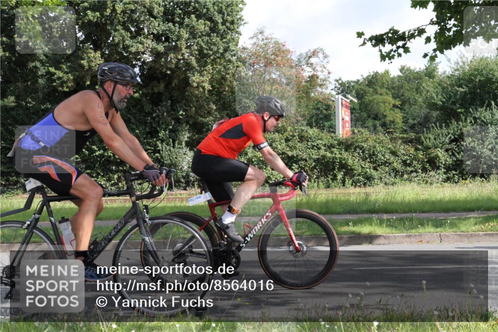 10.08.2025 - GEWOBA Citytriathlon Bremen Yannick Fuchs http://msf.ph/oto/8564016 10.08.2025 10:54:29 Radfahren 75, 123, 153, 356, 427, 492, 500 meine-sportfotos.de