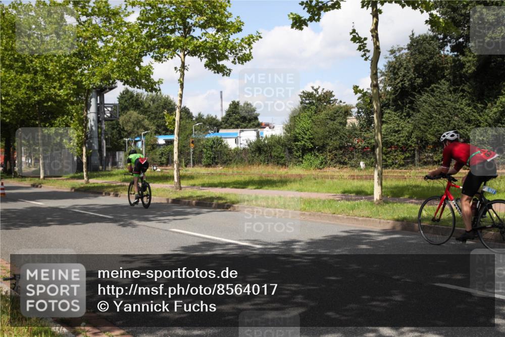 10.08.2025 - GEWOBA Citytriathlon Bremen Yannick Fuchs http://msf.ph/oto/8564017 10.08.2025 12:42:16 Radfahren 595, 613, 698, 754, 1003 meine-sportfotos.de
