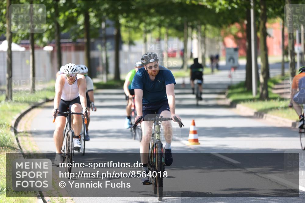 10.08.2025 - GEWOBA Citytriathlon Bremen Yannick Fuchs http://msf.ph/oto/8564018 10.08.2025 14:39:33 Radfahren 18, 84, 90, 94, 101, 126, 174, 281, 283, 334 meine-sportfotos.de