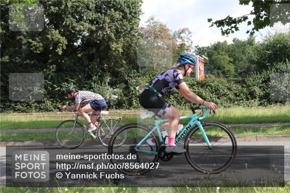 10.08.2025 - GEWOBA Citytriathlon Bremen Yannick Fuchs http://msf.ph/oto/8564027 10.08.2025 10:54:30 Radfahren 75, 123, 153, 356, 427, 456, 492, 500 meine-sportfotos.de