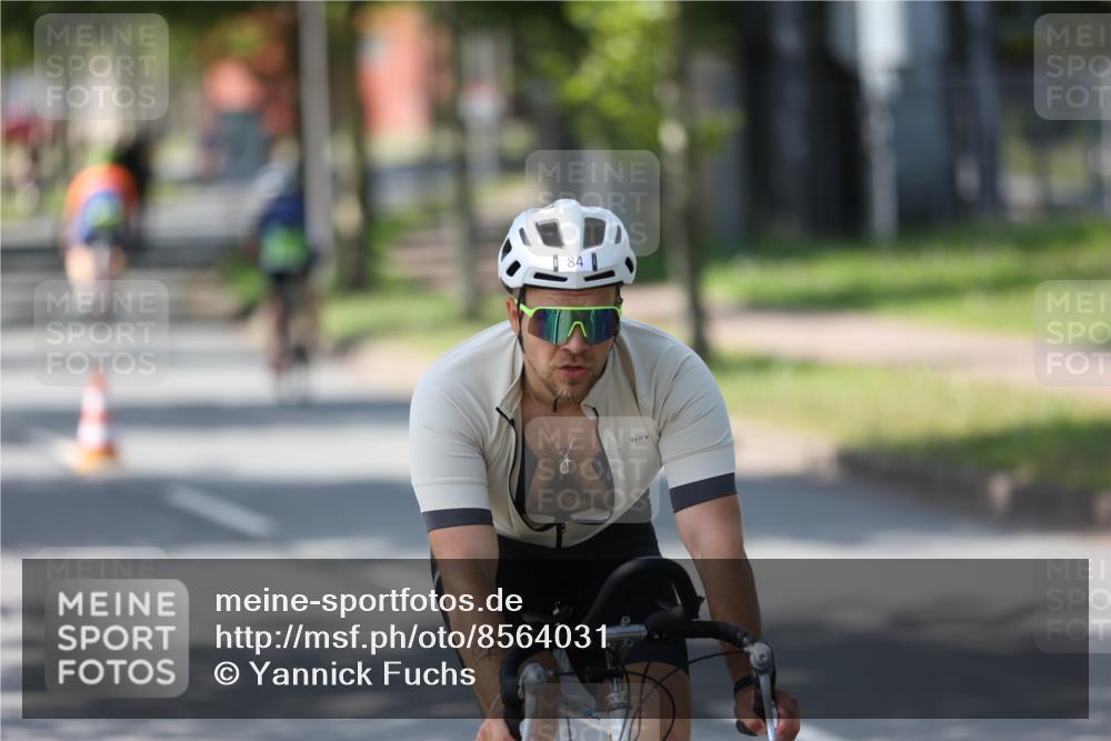 10.08.2025 - GEWOBA Citytriathlon Bremen Yannick Fuchs http://msf.ph/oto/8564031 10.08.2025 14:39:36 Radfahren 80, 84, 90, 94, 101, 126, 215, 281, 334 meine-sportfotos.de