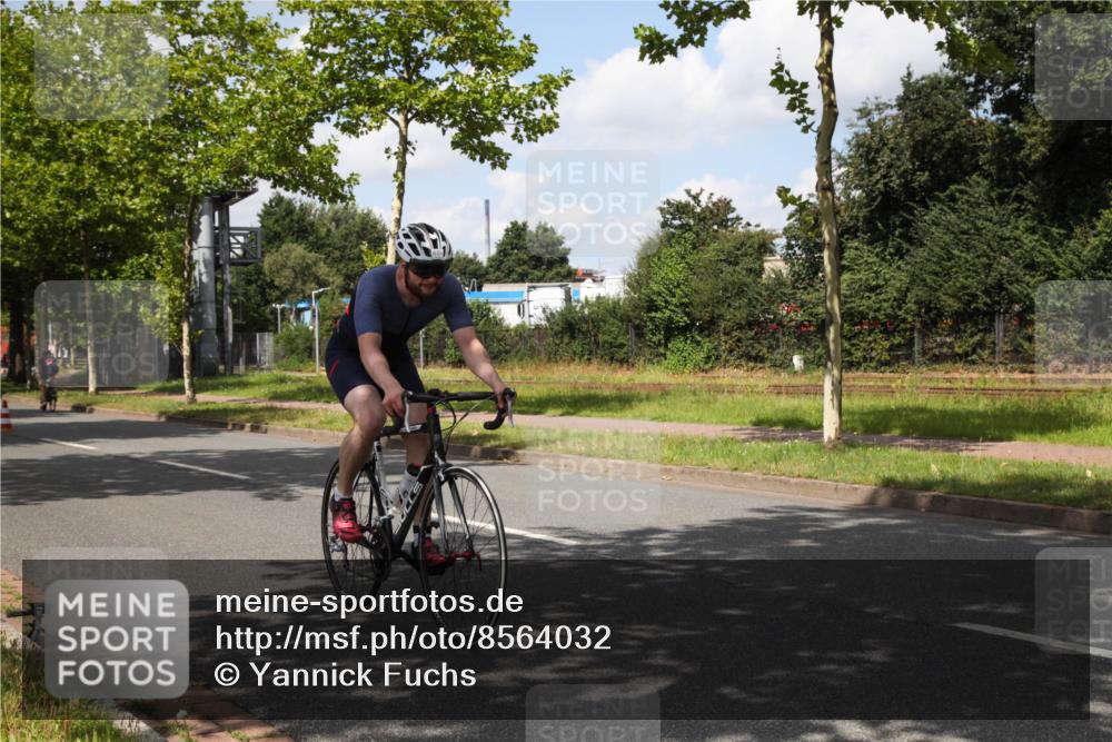 10.08.2025 - GEWOBA Citytriathlon Bremen Yannick Fuchs http://msf.ph/oto/8564032 10.08.2025 12:42:27 Radfahren 595, 611, 613, 754, 953 meine-sportfotos.de