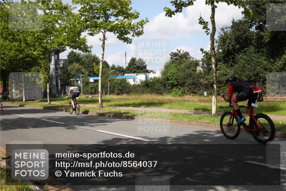 10.08.2025 - GEWOBA Citytriathlon Bremen Yannick Fuchs http://msf.ph/oto/8564037 10.08.2025 12:42:32 Radfahren 595, 611, 613, 944, 953 meine-sportfotos.de
