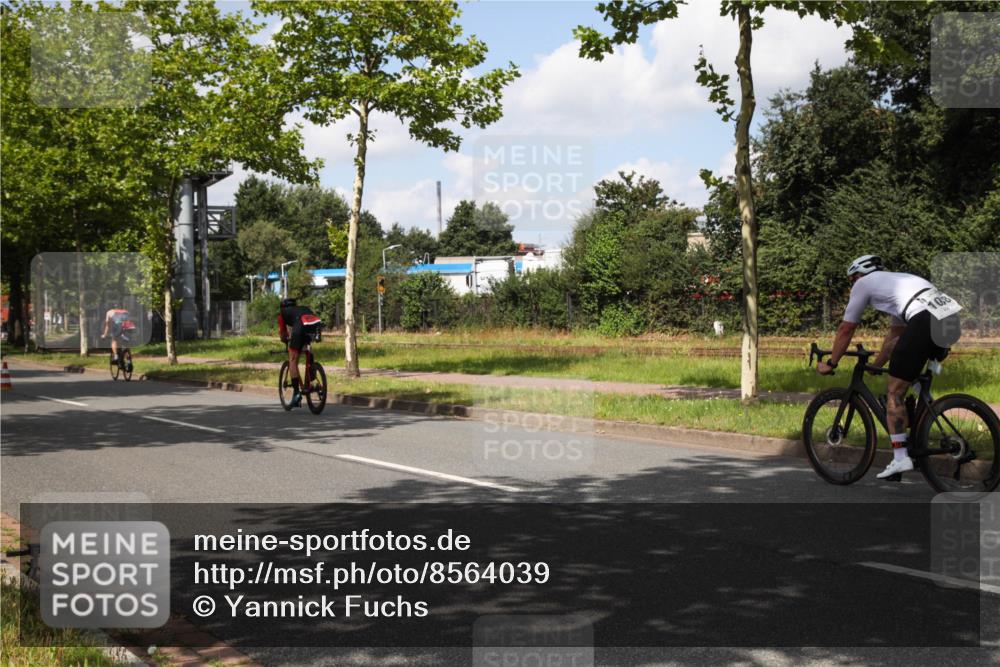10.08.2025 - GEWOBA Citytriathlon Bremen Yannick Fuchs http://msf.ph/oto/8564039 10.08.2025 12:42:33 Radfahren 595, 611, 613, 944, 953 meine-sportfotos.de