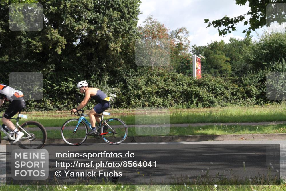 10.08.2025 - GEWOBA Citytriathlon Bremen Yannick Fuchs http://msf.ph/oto/8564041 10.08.2025 10:54:31 Radfahren 75, 123, 153, 356, 427, 456, 492, 500 meine-sportfotos.de