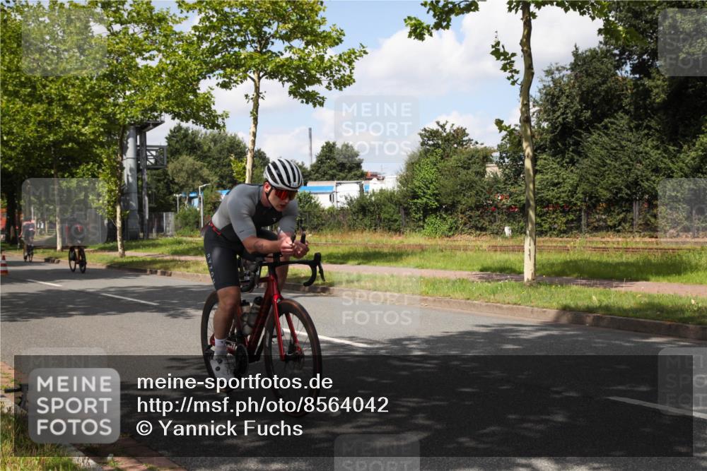 10.08.2025 - GEWOBA Citytriathlon Bremen Yannick Fuchs http://msf.ph/oto/8564042 10.08.2025 12:42:34 Radfahren 595, 611, 613, 944, 953 meine-sportfotos.de