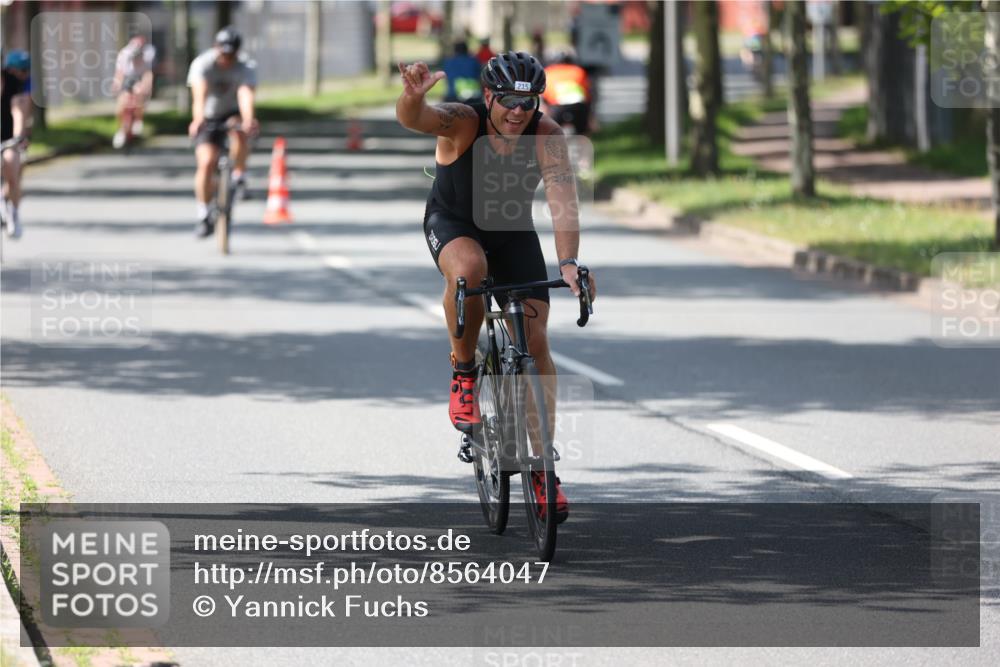 10.08.2025 - GEWOBA Citytriathlon Bremen Yannick Fuchs http://msf.ph/oto/8564047 10.08.2025 14:39:46 Radfahren 80, 90, 101, 124, 215, 217, 274, 334 meine-sportfotos.de