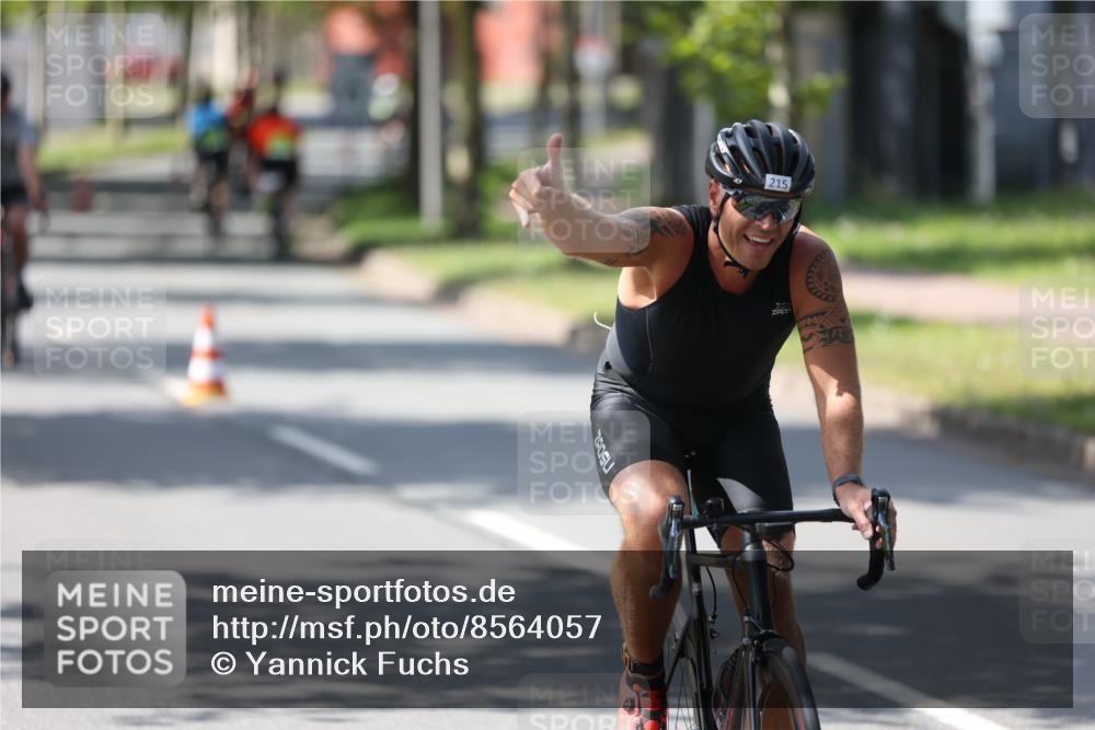 10.08.2025 - GEWOBA Citytriathlon Bremen Yannick Fuchs http://msf.ph/oto/8564057 10.08.2025 14:39:47 Radfahren 80, 90, 124, 215, 217, 274, 334 meine-sportfotos.de
