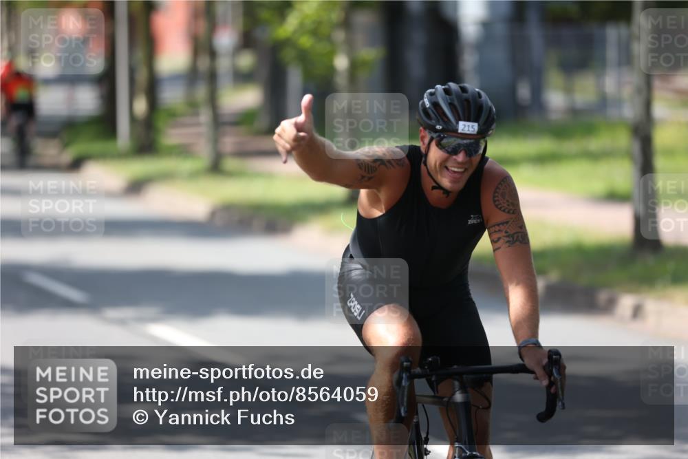 10.08.2025 - GEWOBA Citytriathlon Bremen Yannick Fuchs http://msf.ph/oto/8564059 10.08.2025 14:39:47 Radfahren 80, 90, 124, 215, 217, 274, 334 meine-sportfotos.de