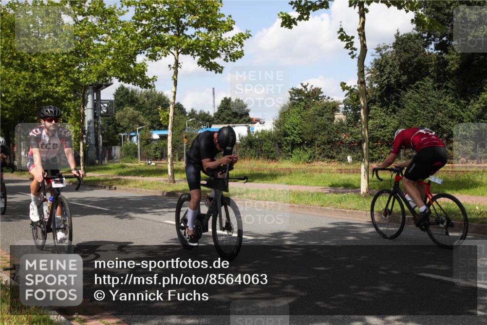 10.08.2025 - GEWOBA Citytriathlon Bremen Yannick Fuchs http://msf.ph/oto/8564063 10.08.2025 12:42:57 Radfahren 628, 644, 677, 684, 710, 846, 850, 871, 889, 909 meine-sportfotos.de