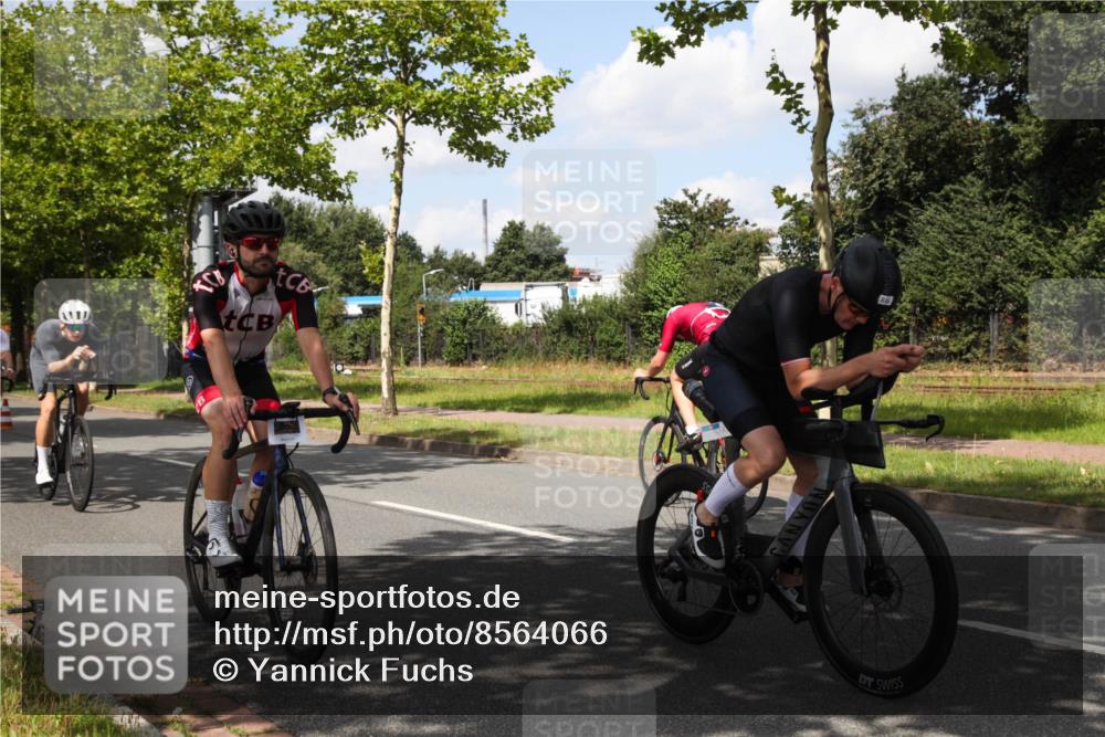 10.08.2025 - GEWOBA Citytriathlon Bremen Yannick Fuchs http://msf.ph/oto/8564066 10.08.2025 12:42:57 Radfahren 628, 644, 677, 684, 710, 846, 850, 871, 889, 909 meine-sportfotos.de