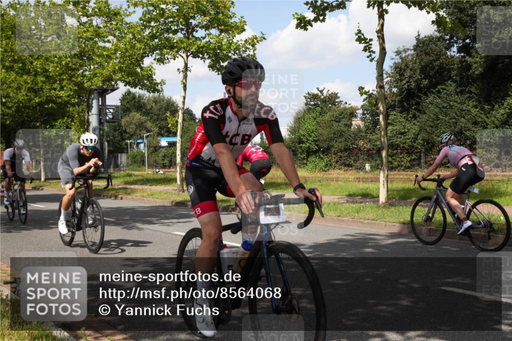 10.08.2025 - GEWOBA Citytriathlon Bremen Yannick Fuchs http://msf.ph/oto/8564068 10.08.2025 12:42:57 Radfahren 628, 644, 677, 684, 710, 846, 850, 871, 889, 909 meine-sportfotos.de