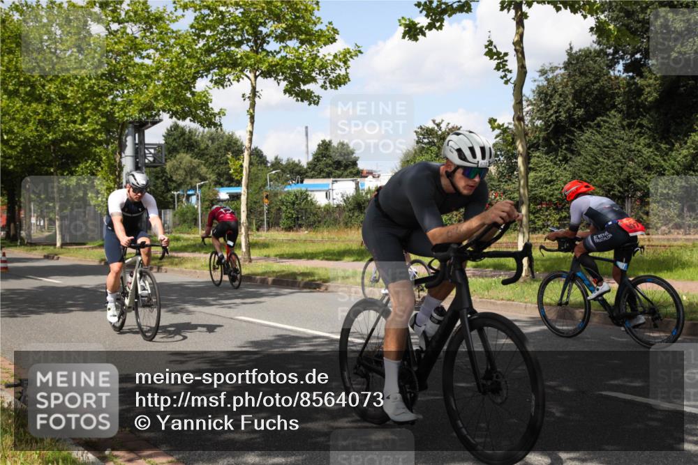 10.08.2025 - GEWOBA Citytriathlon Bremen Yannick Fuchs http://msf.ph/oto/8564073 10.08.2025 12:42:58 Radfahren 628, 644, 677, 684, 710, 846, 850, 871, 889, 909 meine-sportfotos.de