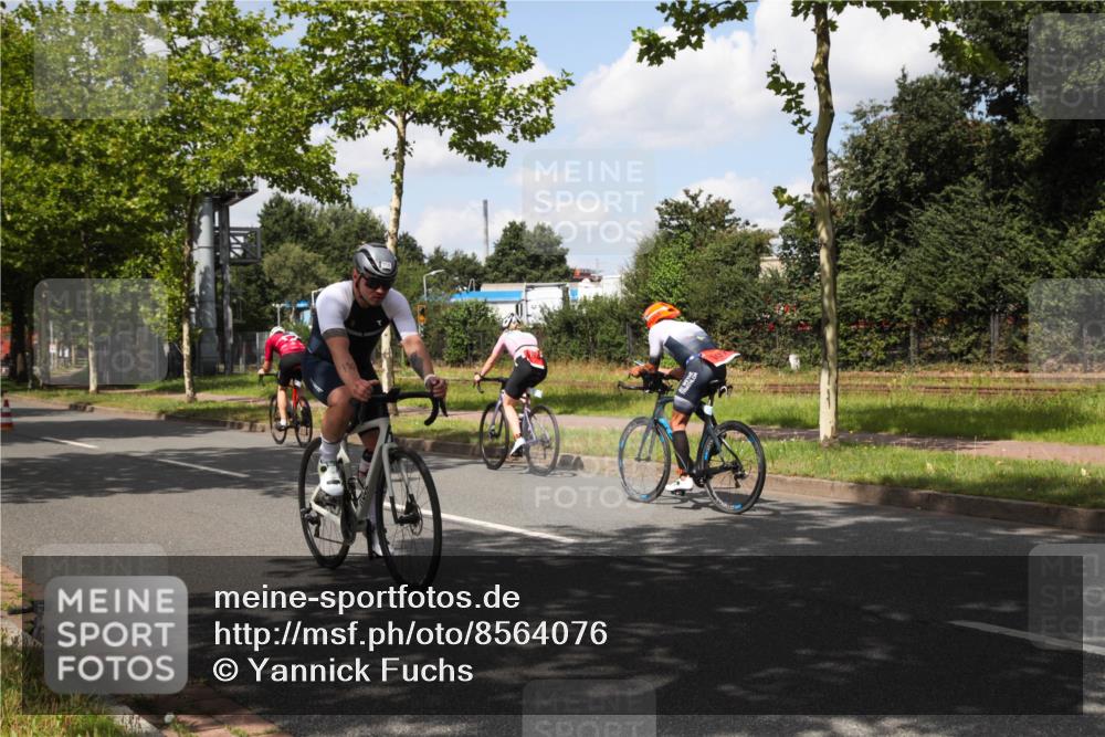 10.08.2025 - GEWOBA Citytriathlon Bremen Yannick Fuchs http://msf.ph/oto/8564076 10.08.2025 12:42:58 Radfahren 628, 644, 677, 684, 710, 846, 850, 871, 889, 909 meine-sportfotos.de