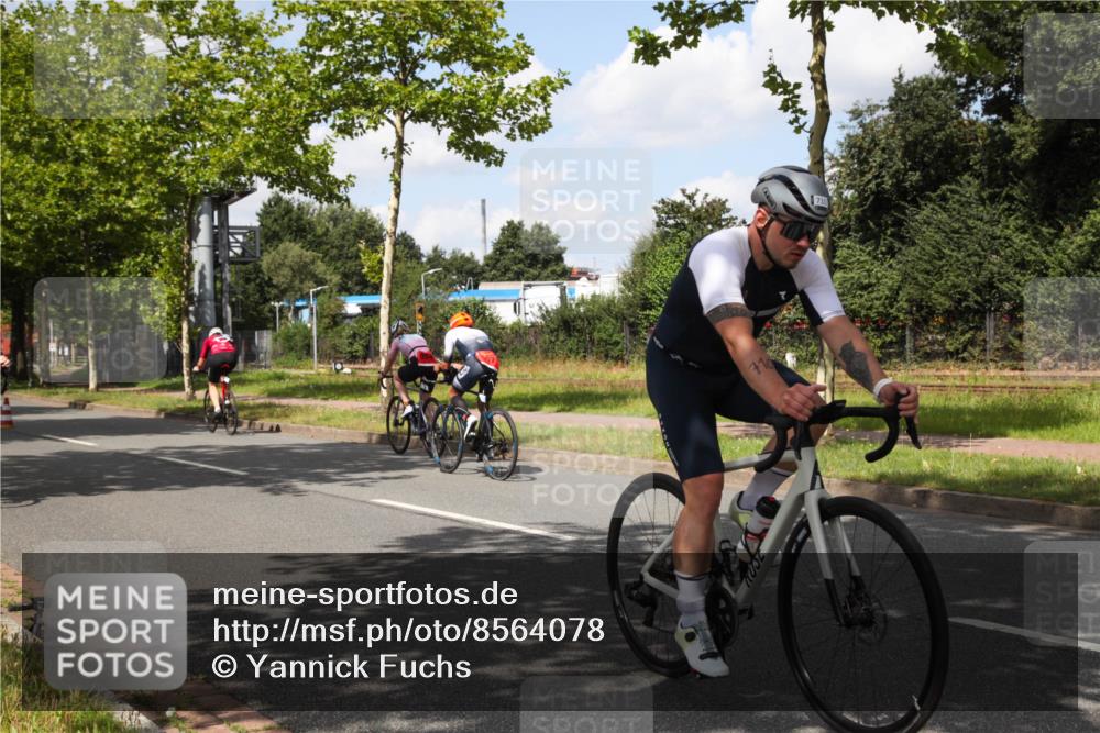 10.08.2025 - GEWOBA Citytriathlon Bremen Yannick Fuchs http://msf.ph/oto/8564078 10.08.2025 12:42:58 Radfahren 628, 644, 677, 684, 710, 846, 850, 871, 889, 909 meine-sportfotos.de