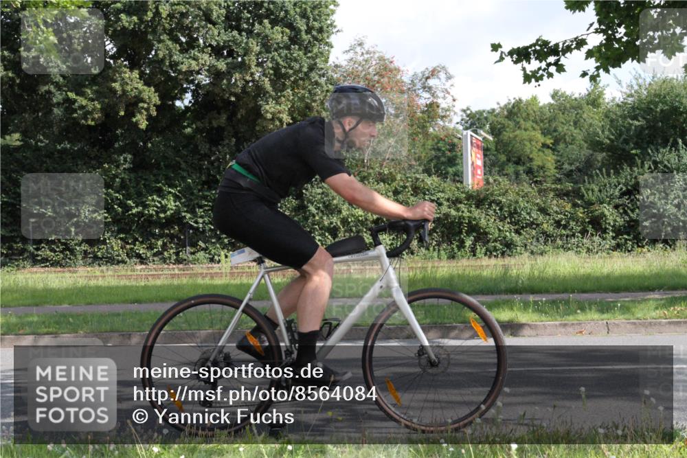 10.08.2025 - GEWOBA Citytriathlon Bremen Yannick Fuchs http://msf.ph/oto/8564084 10.08.2025 10:54:54 Radfahren 33, 85, 373, 378, 452, 456 meine-sportfotos.de