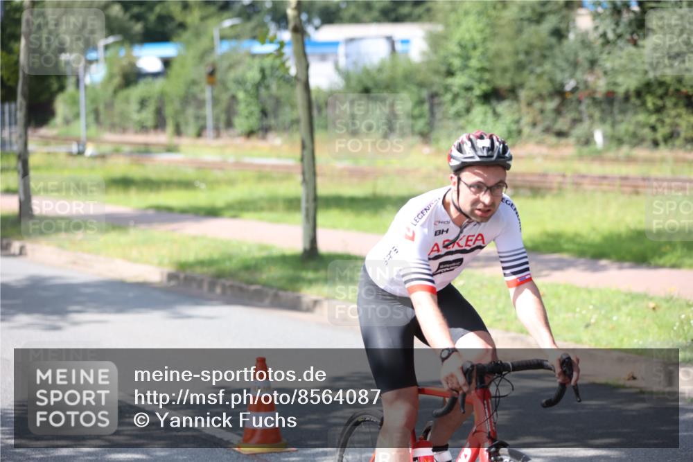 10.08.2025 - GEWOBA Citytriathlon Bremen Yannick Fuchs http://msf.ph/oto/8564087 10.08.2025 14:39:53 Radfahren 52, 69, 80, 90, 124, 139, 215, 217, 274 meine-sportfotos.de