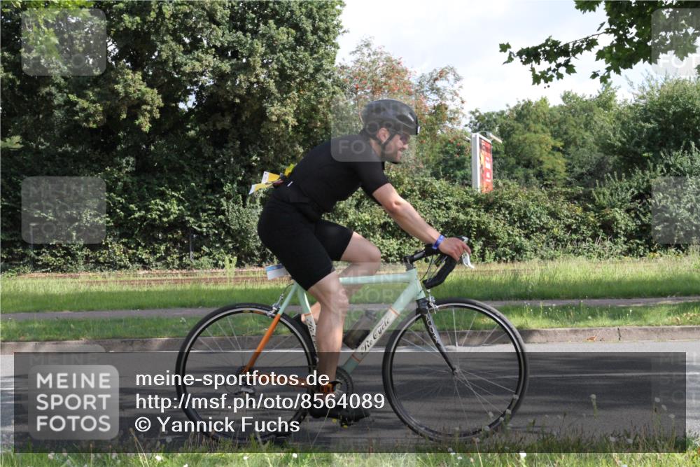 10.08.2025 - GEWOBA Citytriathlon Bremen Yannick Fuchs http://msf.ph/oto/8564089 10.08.2025 10:54:57 Radfahren 33, 85, 373, 378, 452 meine-sportfotos.de