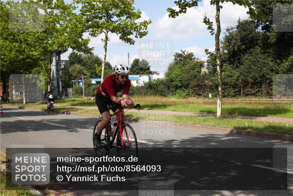 10.08.2025 - GEWOBA Citytriathlon Bremen Yannick Fuchs http://msf.ph/oto/8564093 10.08.2025 12:43:08 Radfahren 612, 628, 644, 677, 684, 710, 846, 871, 889, 945, 964 meine-sportfotos.de