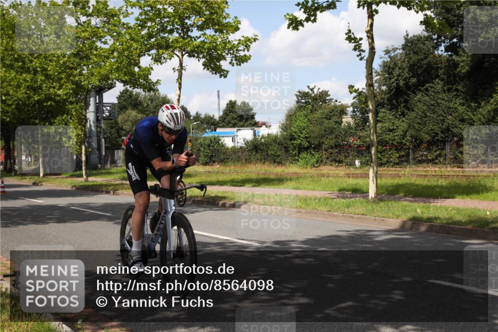10.08.2025 - GEWOBA Citytriathlon Bremen Yannick Fuchs http://msf.ph/oto/8564098 10.08.2025 12:43:11 Radfahren 612, 628, 677, 684, 710, 871, 885, 889, 945, 964, 1038 meine-sportfotos.de
