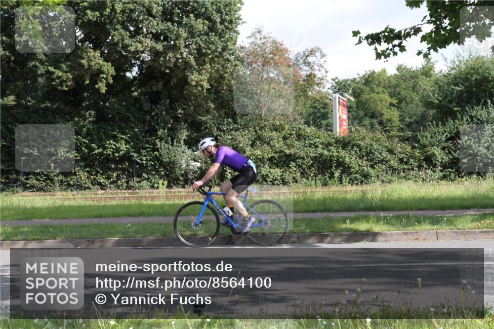 10.08.2025 - GEWOBA Citytriathlon Bremen Yannick Fuchs http://msf.ph/oto/8564100 10.08.2025 10:54:59 Radfahren 33, 85, 373, 378, 418, 452 meine-sportfotos.de
