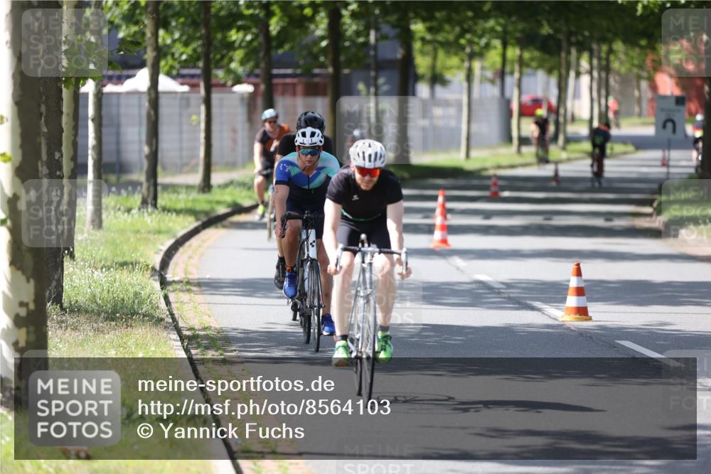 10.08.2025 - GEWOBA Citytriathlon Bremen Yannick Fuchs http://msf.ph/oto/8564103 10.08.2025 14:40:01 Radfahren 52, 59, 69, 80, 124, 139, 217, 225, 274 meine-sportfotos.de