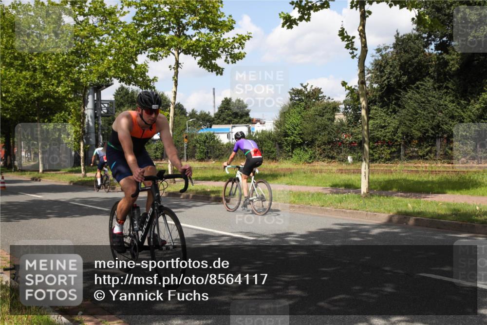 10.08.2025 - GEWOBA Citytriathlon Bremen Yannick Fuchs http://msf.ph/oto/8564117 10.08.2025 12:43:23 Radfahren 612, 646, 835, 885, 945, 955, 964, 1038 meine-sportfotos.de