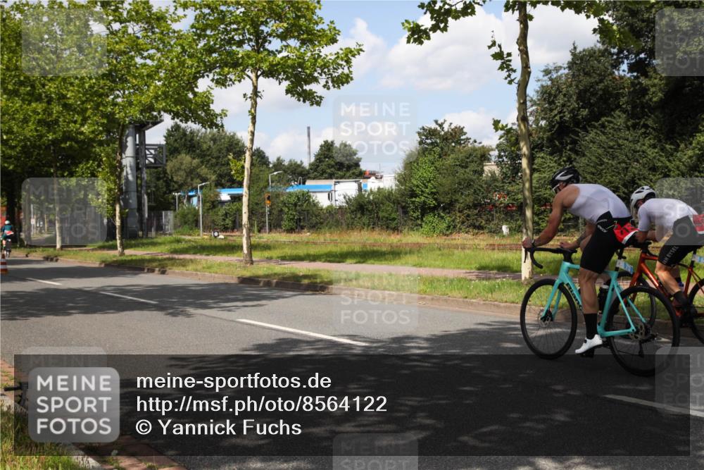 10.08.2025 - GEWOBA Citytriathlon Bremen Yannick Fuchs http://msf.ph/oto/8564122 10.08.2025 12:43:29 Radfahren 646, 835, 837, 885, 925, 955, 964, 1038 meine-sportfotos.de