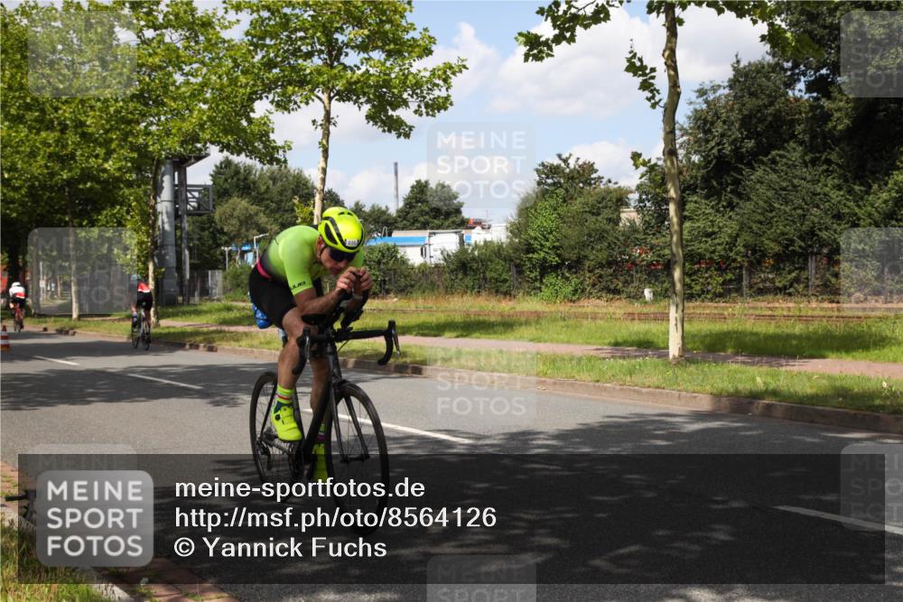 10.08.2025 - GEWOBA Citytriathlon Bremen Yannick Fuchs http://msf.ph/oto/8564126 10.08.2025 12:43:33 Radfahren 646, 835, 837, 842, 885, 925, 955, 1038 meine-sportfotos.de