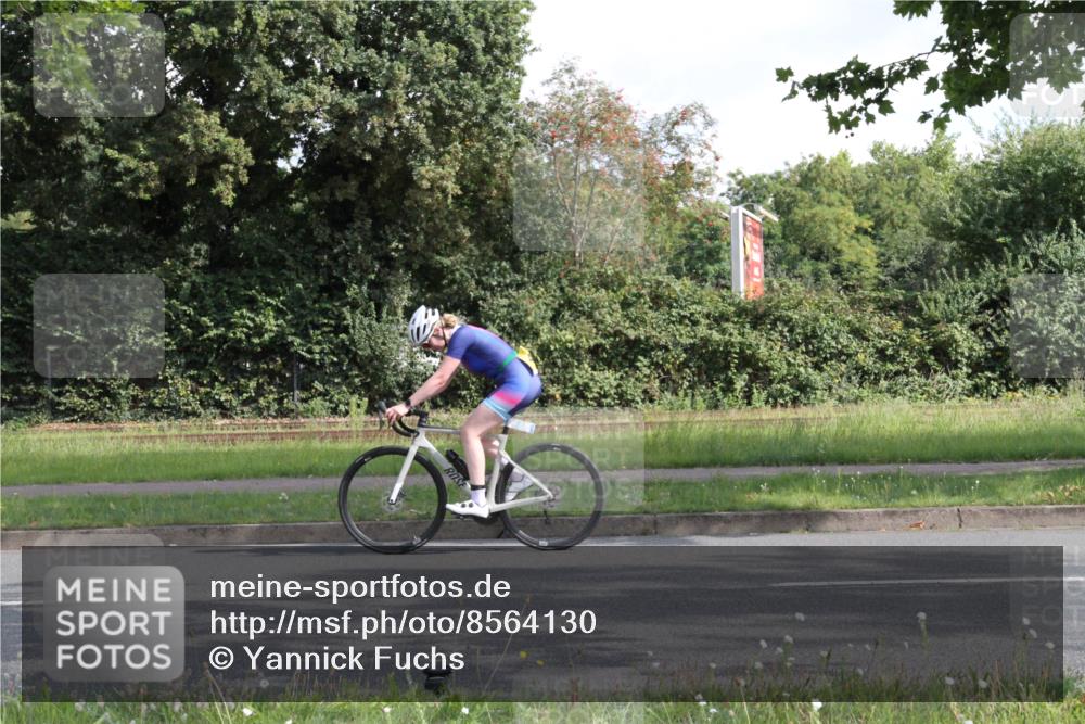 10.08.2025 - GEWOBA Citytriathlon Bremen Yannick Fuchs http://msf.ph/oto/8564130 10.08.2025 10:55:04 Radfahren 33, 163, 373, 378, 418, 452 meine-sportfotos.de