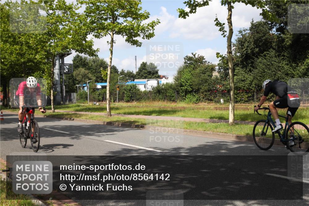 10.08.2025 - GEWOBA Citytriathlon Bremen Yannick Fuchs http://msf.ph/oto/8564142 10.08.2025 12:43:44 Radfahren 608, 835, 837, 842, 907, 925, 954, 955, 1012 meine-sportfotos.de
