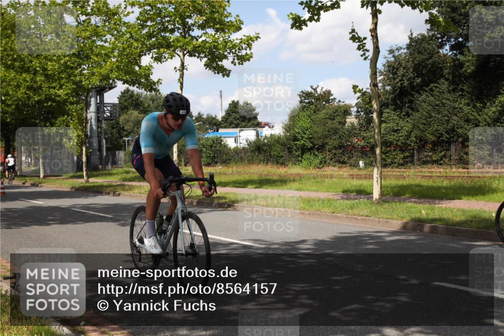 10.08.2025 - GEWOBA Citytriathlon Bremen Yannick Fuchs http://msf.ph/oto/8564157 10.08.2025 12:43:53 Radfahren 608, 842, 907, 925, 954, 1012, 1036 meine-sportfotos.de