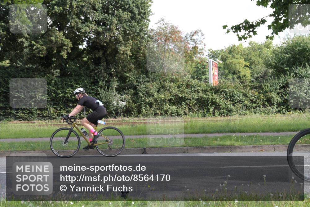 10.08.2025 - GEWOBA Citytriathlon Bremen Yannick Fuchs http://msf.ph/oto/8564170 10.08.2025 10:55:15 Radfahren 19, 163, 211, 219, 397, 418 meine-sportfotos.de