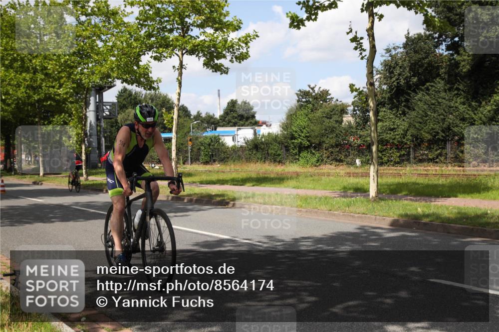 10.08.2025 - GEWOBA Citytriathlon Bremen Yannick Fuchs http://msf.ph/oto/8564174 10.08.2025 12:44:08 Radfahren 661, 693, 703, 731, 908, 1036 meine-sportfotos.de